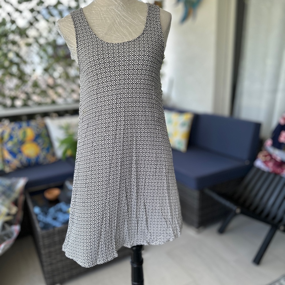 H&M Black and White Sleeveless Dress